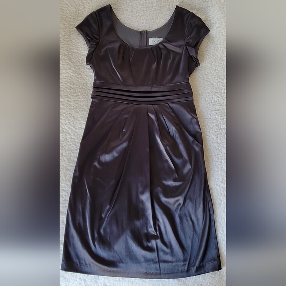 Jody of California S/S Silky Dark Gray Dress with Waist Tie - Picture 3 of 10